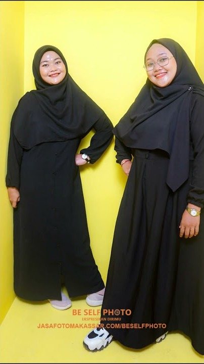 Self photo bersama sahabat di Be Self Photo Makassar