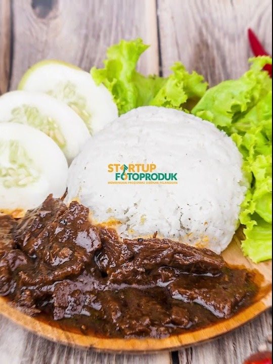 Food photography nasi dan lauk oleh Startup Foto Produk