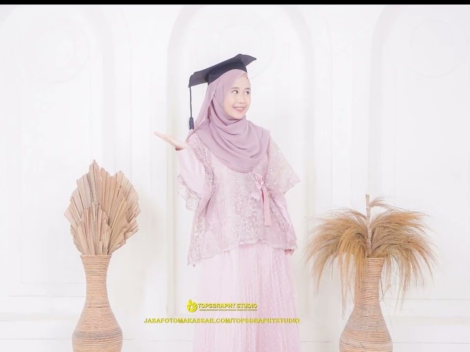 Foto wisuda di Topsgraphy Studio Makassar